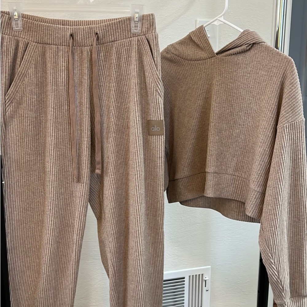 SOLD‼️-  ALO Yoga Brown Ribbed Jogger and Hoodie Set